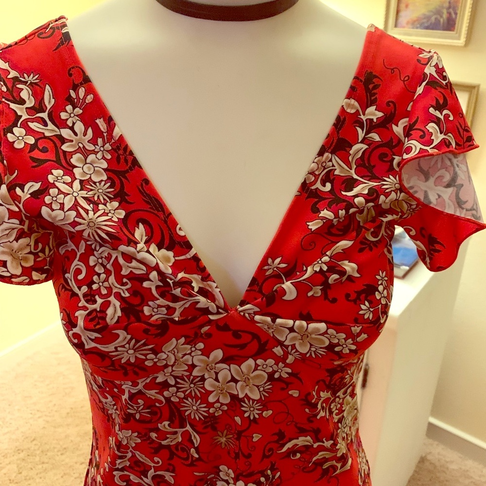 ❤️Red Sassy Dress❤️❤️.  With white flowers patent.